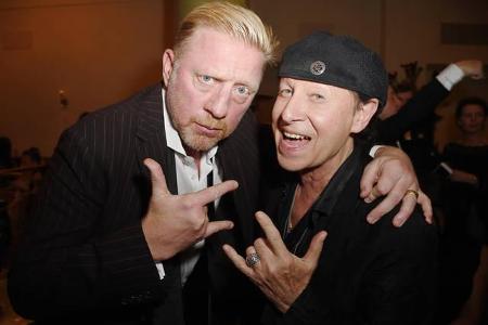 ...Boris Becker ließ die Mädelsrunde allein und vergnügte sich mit Scorpions-Rocker Klaus Meine. Die Kultband war live bei d...