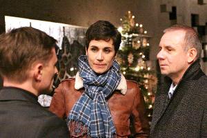 "Tatort: Im Namen des Vaters": Pater Markus (Florian Lukas, l.) und die Kriminalhauptkommissare Conny Mey (Nina Kunzendorf) ...