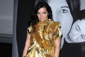 Björk prangert Sexismus in der Musikbranche an
