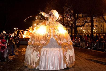 In Poesie und Fantasie ähneln die Darbietungen denen des Cirque du Soleil