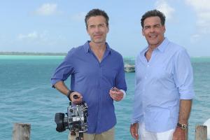 "Das Traumschiff": In Palau trifft sich Viktor (Sascha Hehn, r.) mit seinem Freund Dirk (Dirk Steffens), um gemeinsam die Un...