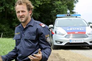 "Mörderisches Tal - Pregau (1): Der Fehler": Nicht nur Hannes Bucher (Maximilian Brückner) wird eine Verkehrskontrolle zum V...