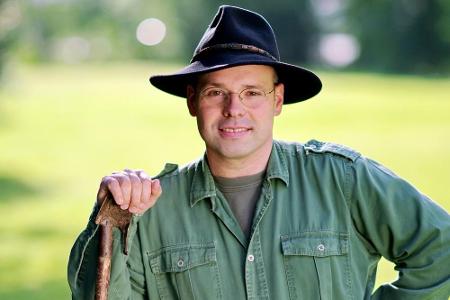 Bernd-Udo (41), der schüchterne Pfälzer, bewirtschaftet mit seinem Bruder Berthold acht Hektar Grünland. Das eingespielte Te...