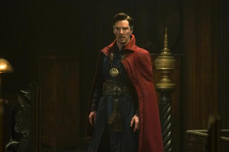 Ein schrecklicher Autounfall stellt das Leben des brillanten Neurochirurgen Dr. Stephen Strange (Benedict Cumberbatch) völli...