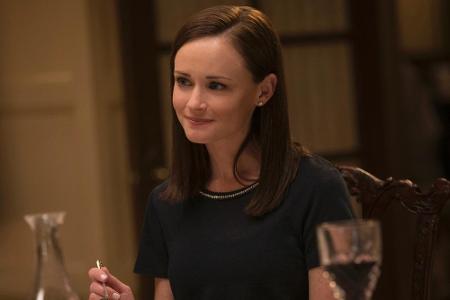 Rory hatte am Ende von Staffel sieben ihren College-Abschluss in der Tasche, war Single und wollte als Journalistin die Welt...