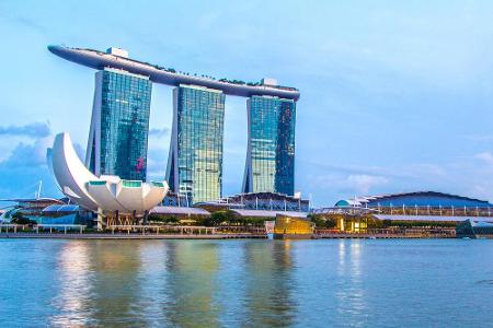 PLATZ 4 Marina Bay Sands, Singapur: Gestapelte Spielkarten sollen die Inspiration des Architekten gewesen sein. Damit stehen...