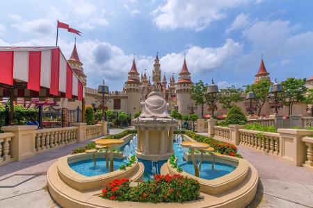 PLATZ 3: Resorts World Sentosa, Singapur: Früher ein stratgisch wichtiger Militärstützpunkt, heute ein riesiges Naherholungs...