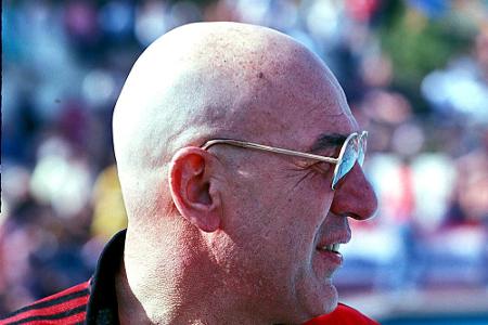 Zugegeben: Die hübscheste Glatze hatte Telly Savalas mit Sicherheit nicht, aber eine der markantesten. Der 1994 verstorbene ...