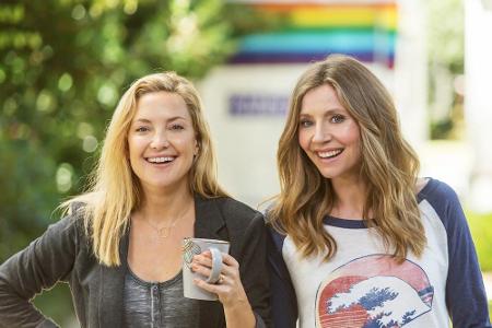 Auch Kate Hudson (l.) und Serien-Star Sarah Chalke sind mit von der Partie. In Zeiten wo ein Superhelden-Streifen vom nächst...
