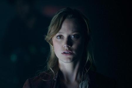 Maika Monroe mimt Patricia Whitmore, die inzwischen erwachsene Tochter des ehemaligen Präsidenten. Sie hat eine Karriere als...