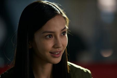 Die Australierin Grace Huang spielt ebenfalls eine Kampfpilotin. Im Film tritt sie als Chinesin Lin Tang auf.