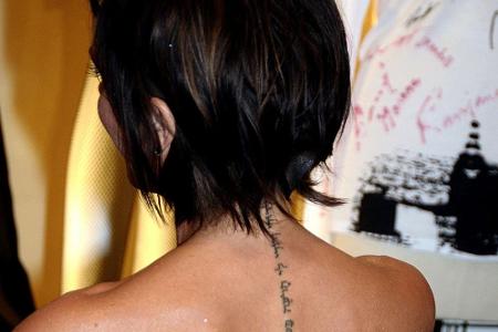 ... und auch Victoria Beckham trägt ein Liebes-Tattoo. 