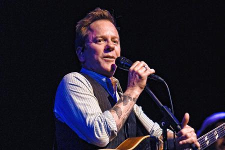 Für welche Musik wohl das Herz eines Raubeins wie Kiefer Sutherland schlägt? Country natürlich! Im August 2016 veröffentlich...