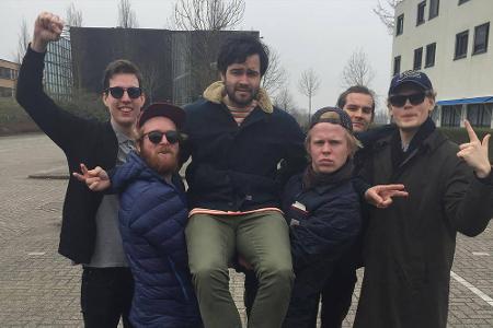 Die norwegische Indie-Pop-Band Kakkmaddafakka behauptet, dass ihr Bandname aus ihrer eigenen Geheimsprache entstanden sei. Ü...