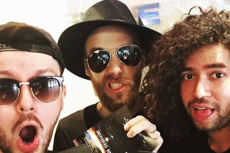 Die Berliner Metal-Band We Butter The Bread With Butter wurde dadurch bekannt, dass sie Kinderlieder neu vertonte. Darunter ...