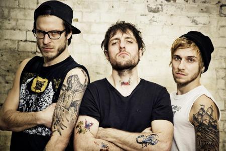 Die Punk-Rock-Band Itchy Poopzkid aus der Weltmetropole Eislingen an der Fils sagt zum Entstehungsmythos ihres Bandnamens: 