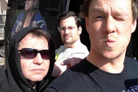 Die Hannover Punk-Band Die Abstürzenden Brieftauben spielt in ihrem Namen ironisch auf die Berliner Kult-Band Einstürzende N...