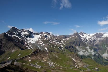 Ein fast jeder Bergliebhaber hat schon von ihr gehört: der Großglockner-Hochalpenstraße. Wer die mautpflichtige Straße unter...