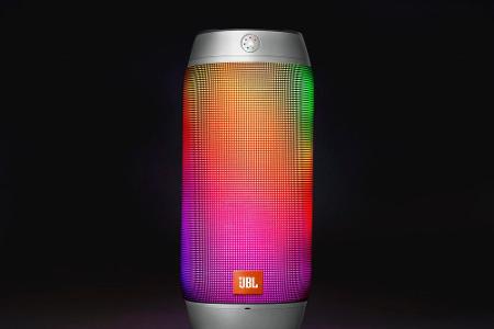 Wer es richtig bunt mag, der sollte einen Blick auf den JBL Pulse 2 werfen - den Bruder des Flip 3. Dieser beschallt nämlich...