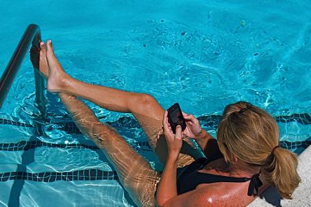 Wenn das Wetter standhält, dann wird es Zeit zum Relaxen. Also Liegestuhl aufgeklappt und beim Sonnenbaden ein gutes Buch le...