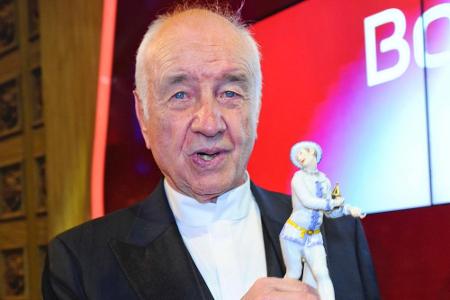Armin Mueller-Stahl ist der dritte im Bunde der 85-jährigen Schauspieler, die noch aktiv sind. 2014 gab's dafür den Bayerisc...