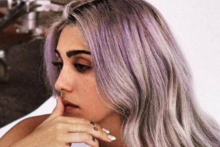 Lila Haare, markante Augenbrauen - wie Mama Madonna fällt auch Lourdes (19) mit ihrem Styling auf!