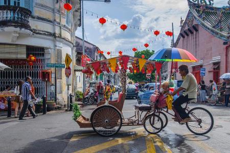 Penang: Das ist die Hauptstadt des guten Essens in Malaysia. Das Nationalgericht ist eine Suppe mit pochierten Makrelen, Chi...