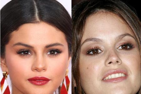 Sängerin Selena Gomez (li.) und Schauspielerin Rachel Bilson haben beide tiefbraune Augen und eine dunkle Traummähne. Ähnlic...