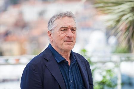 Allerdings soll neben Moore auch Hollywood-Legende Robert De Niro eine Hauptrolle übernehmen. Angeblich soll es ein Thriller...