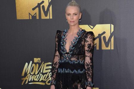 Oscar-Preisträgerin Charlize Theron wiederum, entwickelt und produziert gemeinsam mit US-Regisseur David Fincher die Dramase...