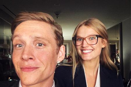 Und in der ersten deutschen Amazon Original Serie spielt Matthias Schweighöfer nicht nur die Hauptrolle, sondern wird auch R...