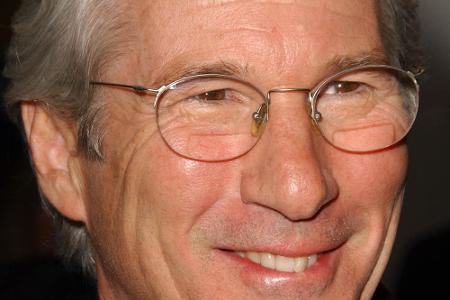 Wurde Schauspieler Richard Gere (66) jemals mit einem anderen Modell als diesem gesichtet? Man weiß es nicht...