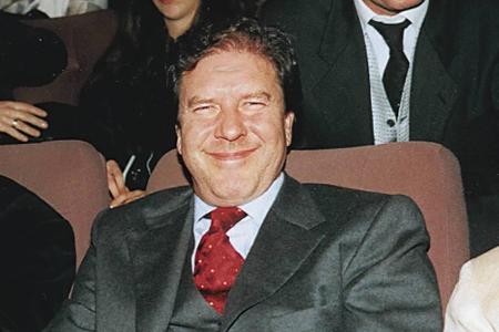 Auch ein anderer deutscher Sprecher verstarb dieses Jahr: Arne Elsholtz schied am 26. April mit 71 Jahren aus dem Leben. Er ...