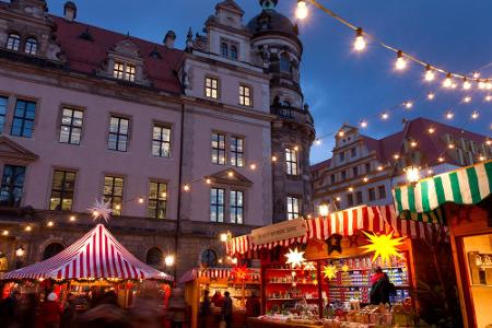 Mit Dresden verbinden die meisten den Striezelmarkt, einen der ältesten Weihnachtsmärkte Deutschlands. Doch es gibt noch wei...