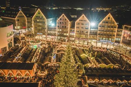 Der Blick vom Münster auf den Ulmer Weihnachtsmarkt ist wunderschön. Die ganzen Lichter und der weihnachtliche Duft breiten ...