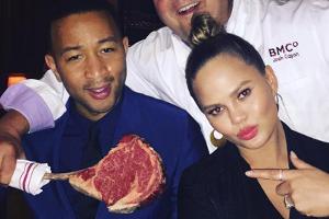 Chrissy Teigen pfeift auf Veganismus