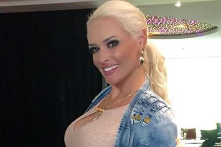 So stolz präsentiert sich Daniela Katzenberger auf Facebook