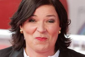 Vera Int-Veen: Eine Moderatorin unter Beschuss