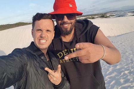 Selfie am Strand: Seven und Samy Deluxe