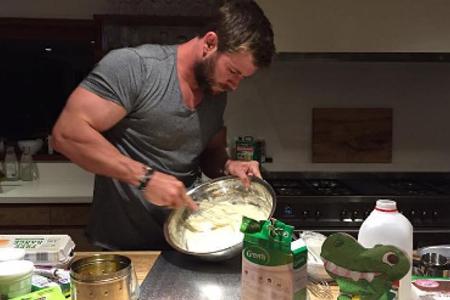 Chris Hemsworth schwang für seine Tochter den Rührbesen