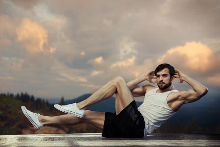 Pilates: Regelmäßiges und korrektes Pilatestraining fördert die Beckenboden-, Bauch- und Rückenmuskulatur. Es verbessert zud...