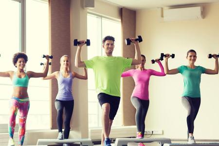 Aerobic: Aerobic wirkt sich aus verschiedenen Gründen gut auf die Gesundheit aus. Es fördert sowohl Ausdauer als auch Kraft ...