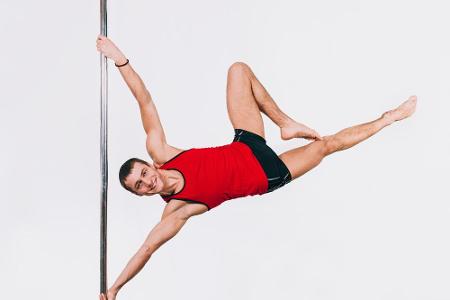 Pole Dancing: Langsam aber sicher wirft diese Sportart ihr Schmuddel-Image ab. Der Sport an der Stange ist nichts für schwac...