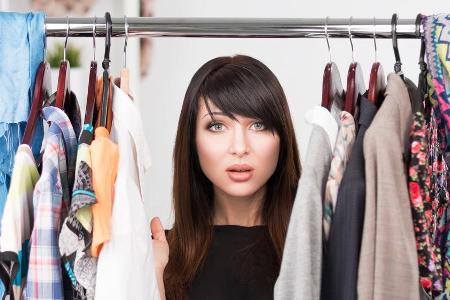 Zu viel anzuziehen? Dann sollten Sie Ihren Kleiderschrank ausmisten Zu viel anzuziehen? Dann sollten Sie Ihren Kleiderschrank ausmisten