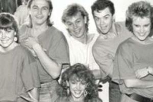 Kylie Minogue trauert um "Neighbours"-Produzent Reg Grundy