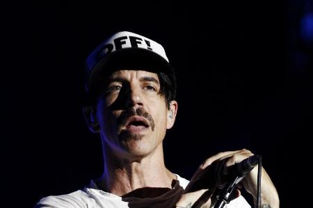 Anthony Kiedis litt zumindest gestern noch an Magenschmerzen