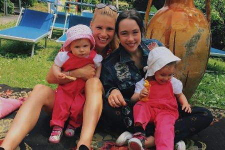 Dreifach-Mama Michelle Hunziker fühlt sich unter ihren Mädels sichtlich wohl