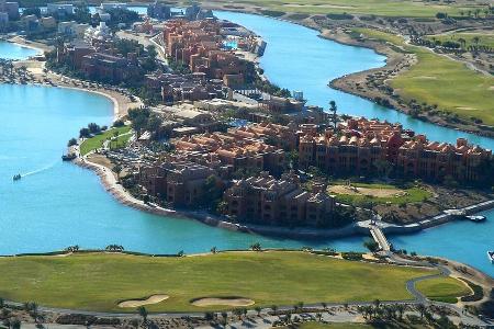 El Gouna von oben: Lagunenstadt mit 16 Hotels, Sandstränden und Golfplatz