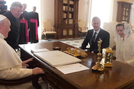 9. März: Das royale Jahr begann mit einem Besuch bei Papst Franziskus: König Philippe (55) und Königin Mathilde von Belgien ...
