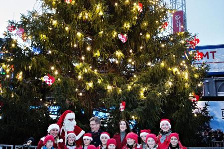 Soweit das royale Jahr. Was jetzt noch ansteht, sind die niedlichen Weihnachtsmotive, mit denen die Royals ihre Fans beglück...
